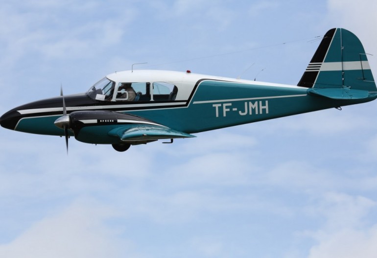 TF-JMH Piper PA-23-150 Apache